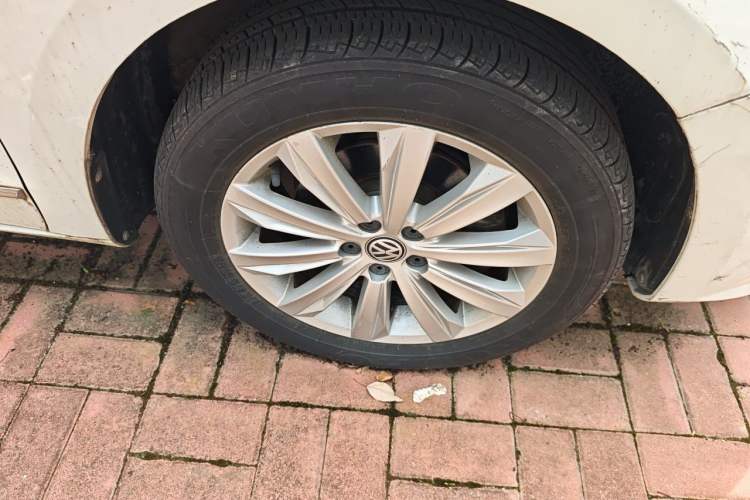 Used Volkswagen Bora 2016 1.6L Automatic Comfort Model Right Front Wheel Hub