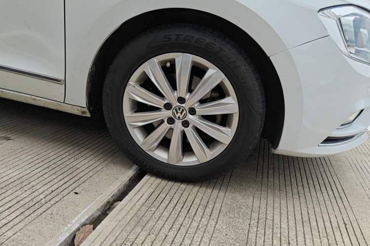 Used Volkswagen Bora 2016 230TSI DSG Comfort Model Right Front Wheel Hub