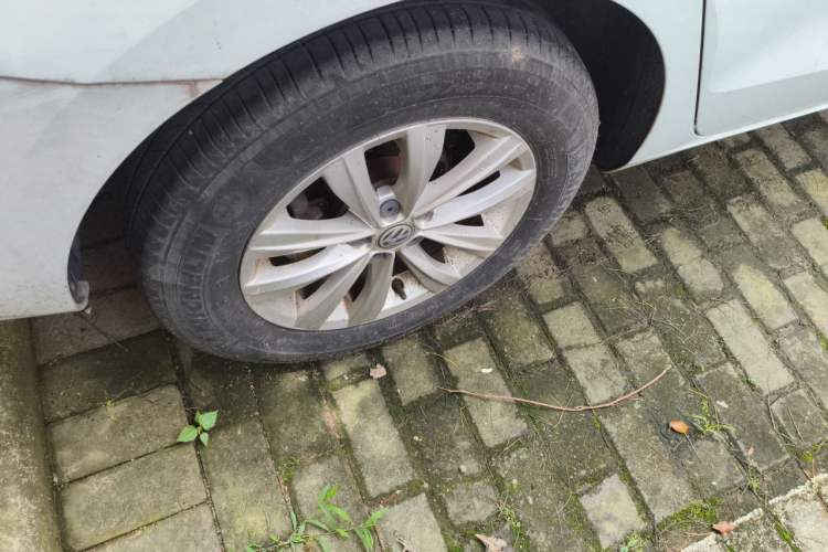 Used Volkswagen Bora 2016 1.6L Automatic Fashion Model Right Front Wheel Hub