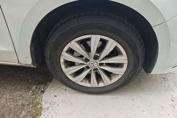 Used Volkswagen Bora 2016 1.6L Automatic Fashion Model Right Front Wheel Hub
