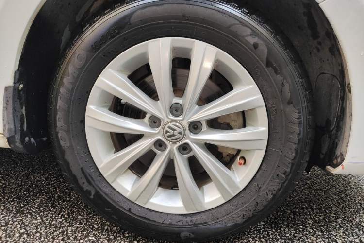 Used Volkswagen Bora 2016 1.6L Automatic Fashion Model Right Front Wheel Hub