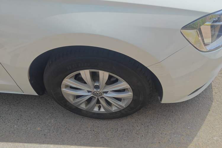 Used Volkswagen Bora 2016 1.6L Manual Fashion Edition Right Front Wheel Hub