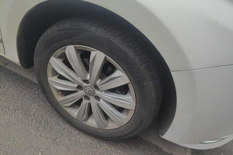 Used Volkswagen Bora 2016 1.6L Manual Comfort Model Right Front Wheel Hub
