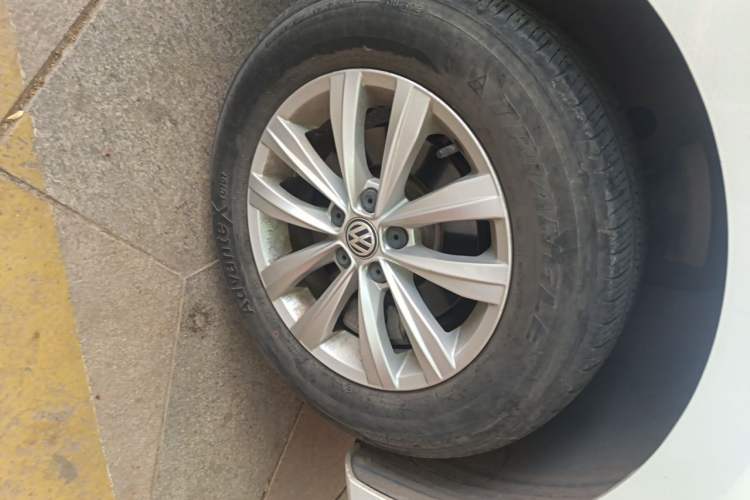 Used Volkswagen Bora 2016 1.6L Automatic Fashion Model Right Front Wheel Hub