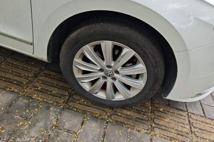 Used Volkswagen Bora 2016 1.6L Automatic Comfort Model Right Front Wheel Hub