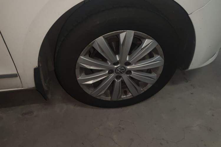 Used Volkswagen Bora 2016 230TSI DSG Comfort Model Right Front Wheel Hub