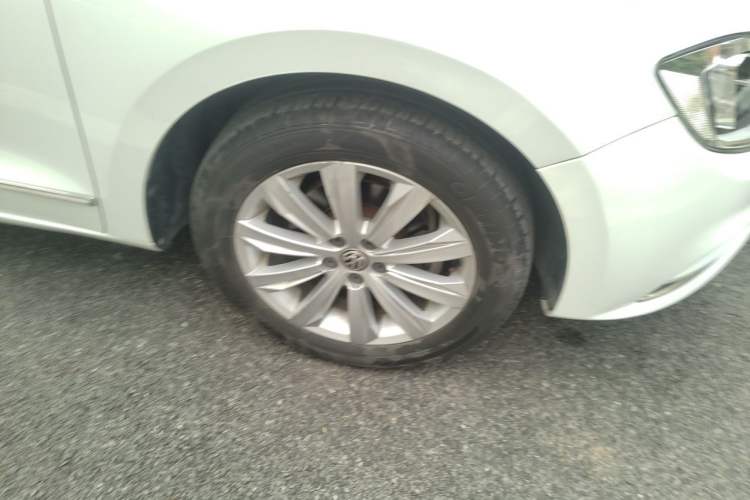 Used Volkswagen Bora 2016 1.6L Automatic Comfort Model Right Front Wheel Hub