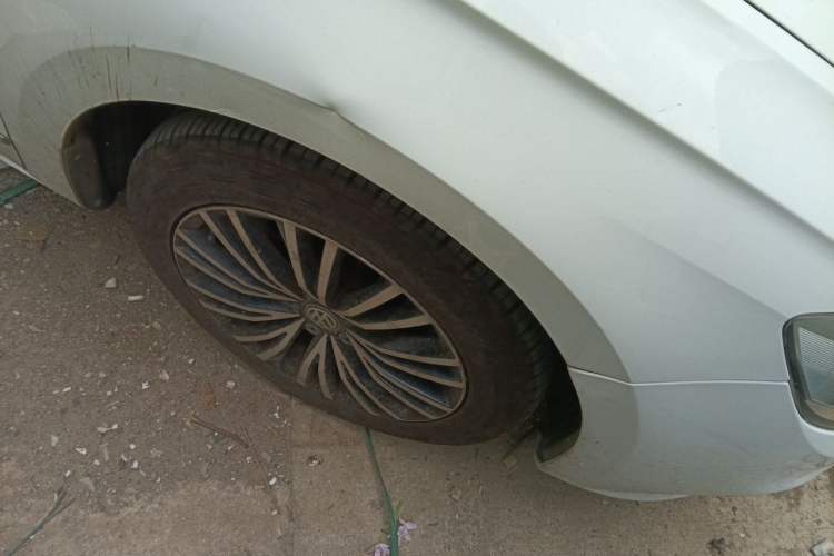 Used Volkswagen Bora 2016 230TSI DSG 25th Anniversary Edition Right Front Wheel Hub