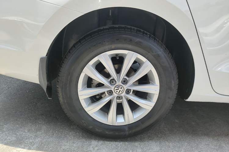 Used Volkswagen Bora 2016 1.6L Automatic Fashion Model Right Rear Wheel Hub