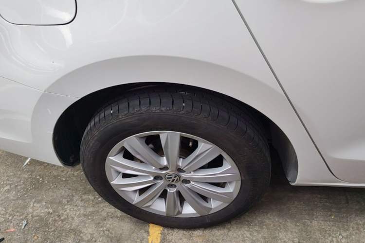 Used Volkswagen Bora 2016 1.6L Automatic Comfort Model Right Rear Wheel Hub