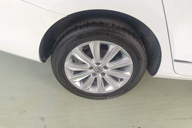 Used Volkswagen Bora 2016 1.6L Automatic Comfort Model Right Rear Wheel Hub