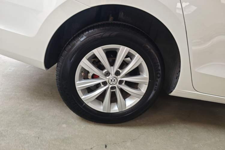 Used Volkswagen Bora 2016 1.6L Automatic Fashion Model Right Rear Wheel Hub