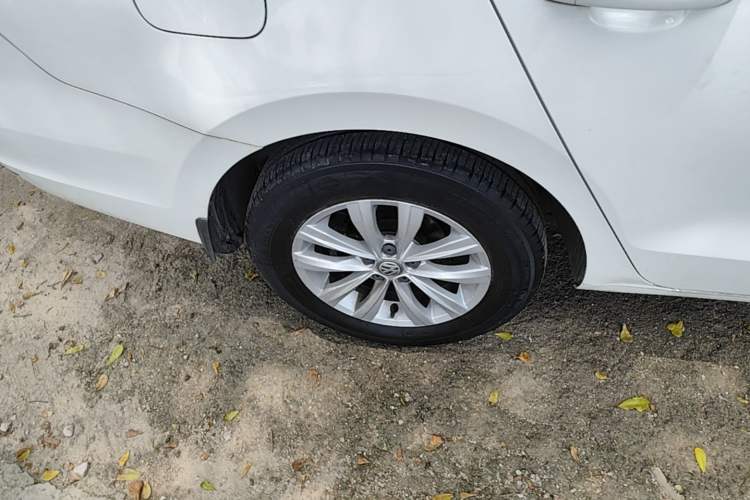Used Volkswagen Bora 2016 1.6L Automatic Fashion Model Right Rear Wheel Hub