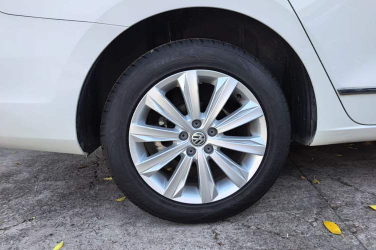 Used Volkswagen Bora 2016 1.6L Manual Comfort Model Right Rear Wheel Hub