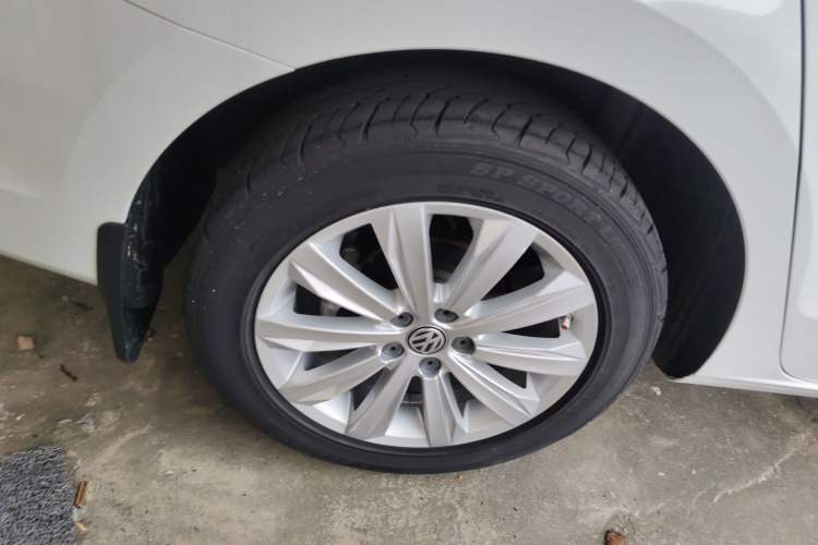 Used Volkswagen Bora 2016 230TSI Manual Comfort Version Right Rear Wheel Hub