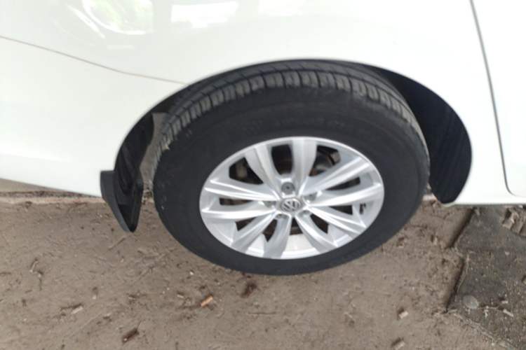 Used Volkswagen Bora 2016 1.6L Manual Fashion Edition Right Rear Wheel Hub
