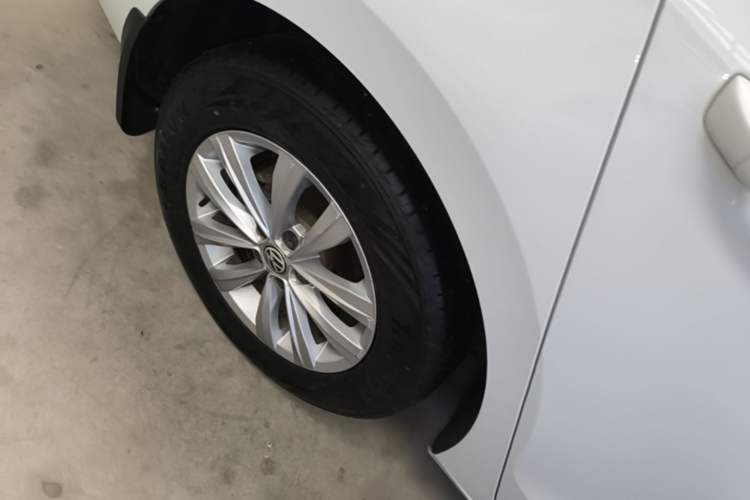 Used Volkswagen Bora 2016 1.6L Manual Fashion Edition Right Rear Wheel Hub