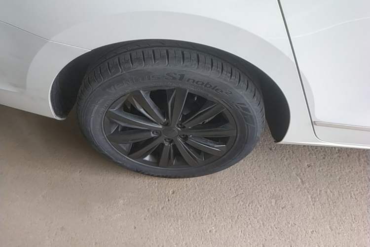 Used Volkswagen Bora 2016 1.6L Automatic Comfort Model Right Rear Wheel Hub
