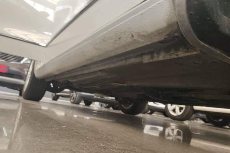 Used Volkswagen Bora 2016 1.6L Automatic Comfort Model Right Side Sill