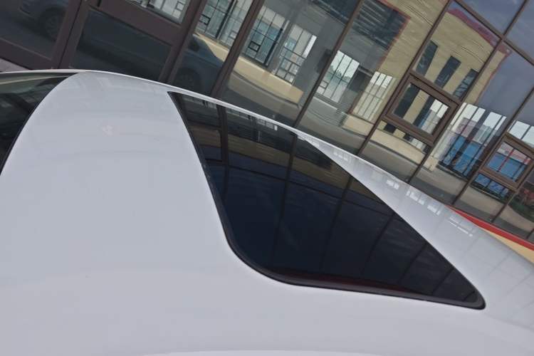 Used Volkswagen Bora 2016 1.6L Manual Comfort Model Roof
