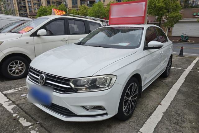 Ojetý Volkswagen Bora 2016 230TSI DSG Luxury Version