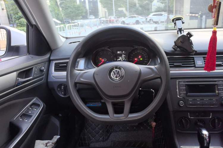 Used Volkswagen Bora 2016 1.6L Automatic Fashion Model Steering Wheel