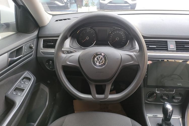 Used Volkswagen Bora 2016 1.6L Automatic Fashion Model Steering Wheel