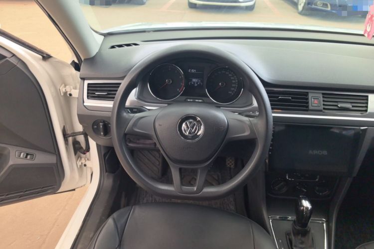 Used Volkswagen Bora 2016 1.6L Automatic Fashion Model Steering Wheel