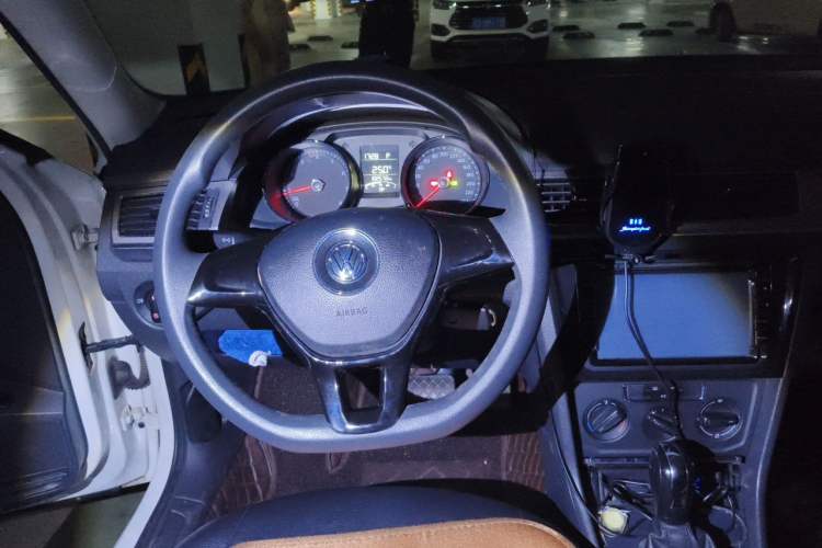 Used Volkswagen Bora 2016 1.6L Automatic Fashion Model Steering Wheel