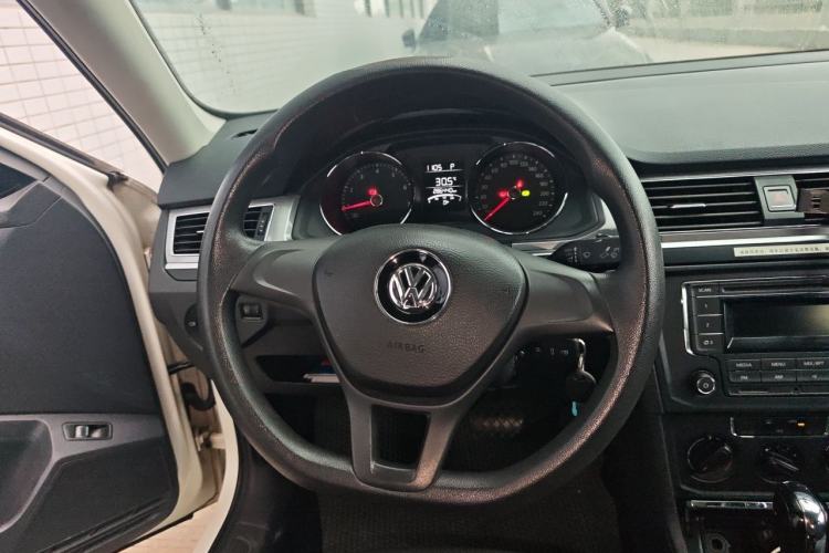 Used Volkswagen Bora 2016 1.6L Automatic Fashion Model Steering Wheel