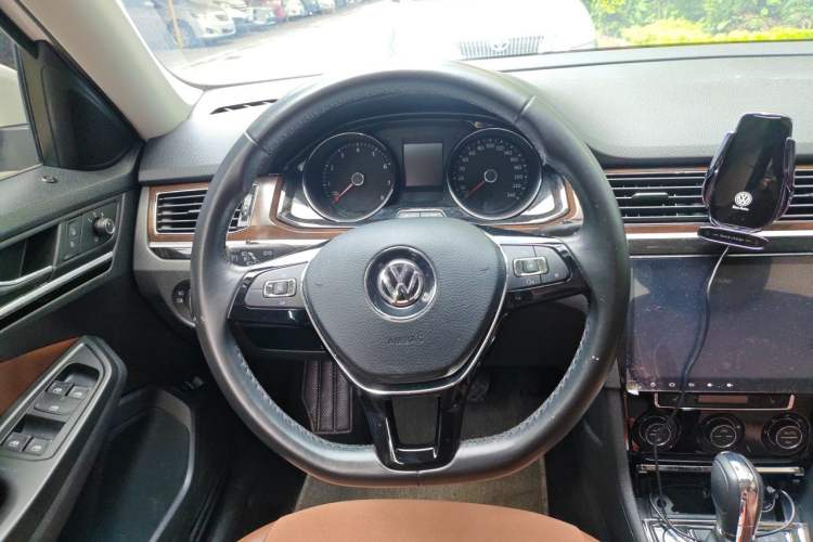 Used Volkswagen Bora 2016 1.6L Automatic Luxury Model Steering Wheel