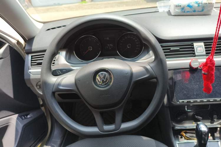 Used Volkswagen Bora 2016 1.6L Automatic Fashion Model Steering Wheel