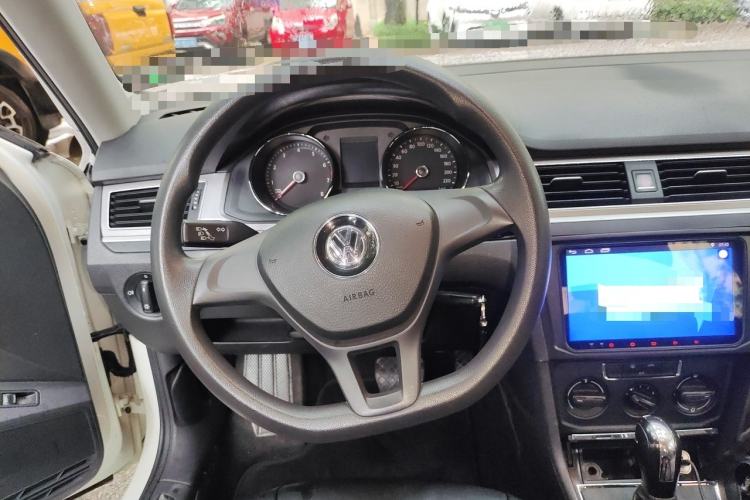 Used Volkswagen Bora 2016 1.6L Automatic Fashion Model Steering Wheel