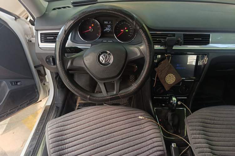 Used Volkswagen Bora 2016 1.6L Automatic Fashion Model Steering Wheel