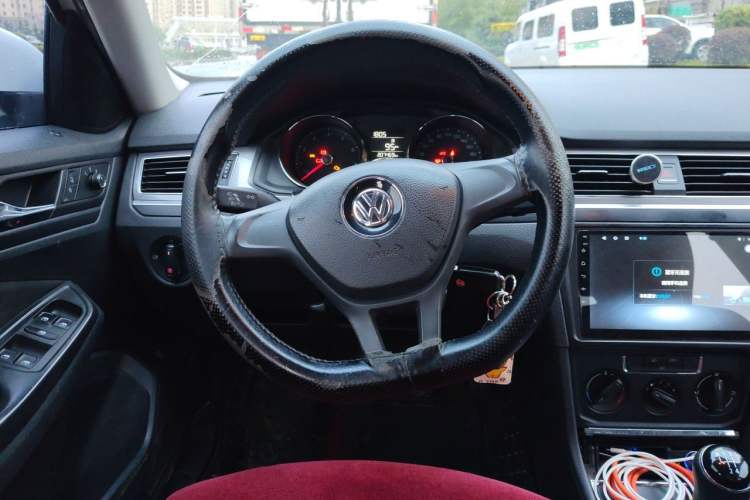 Used Volkswagen Bora 2016 1.6L Manual Fashion Edition Steering Wheel