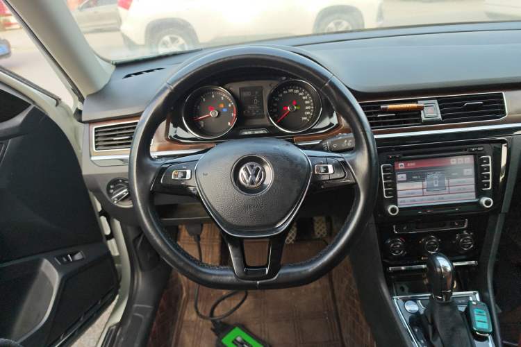 Used Volkswagen Bora 2016 1.6L Automatic Luxury Model Steering Wheel