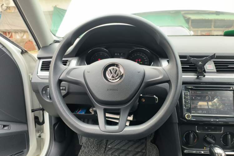 Used Volkswagen Bora 2016 1.6L Automatic Fashion Model Steering Wheel