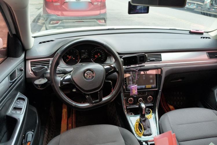 Used Volkswagen Bora 2016 1.6L Automatic Fashion Model Steering Wheel
