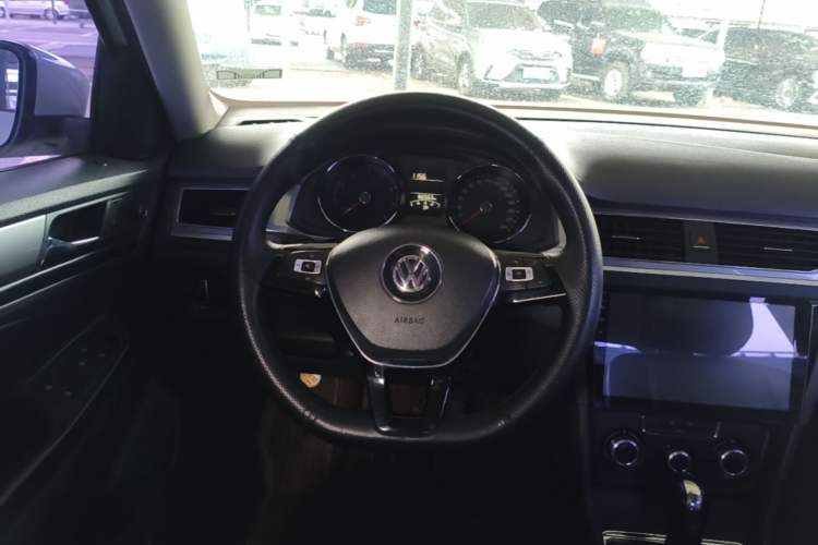 Used Volkswagen Bora 2016 1.6L Automatic Fashion Model Steering Wheel