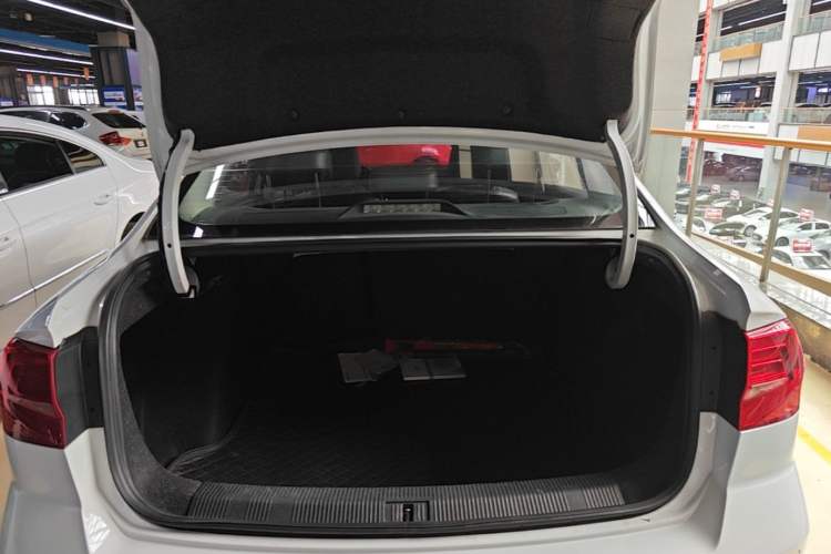 Used Volkswagen Bora 2016 1.6L Automatic Comfort Model Trunk