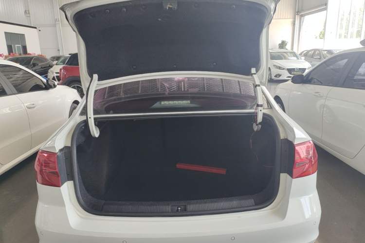Used Volkswagen Bora 2016 1.6L Automatic Comfort Model Trunk