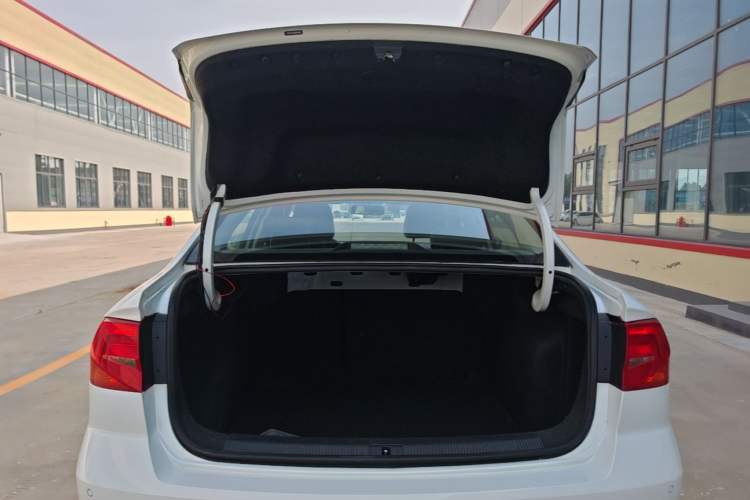 Used Volkswagen Bora 2016 1.6L Manual Comfort Model Trunk