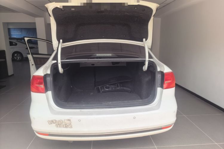 Used Volkswagen Bora 2016 1.6L Manual Comfort Model Trunk