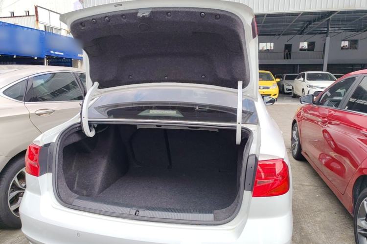 Used Volkswagen Bora 2016 1.6L Automatic Comfort Model Trunk