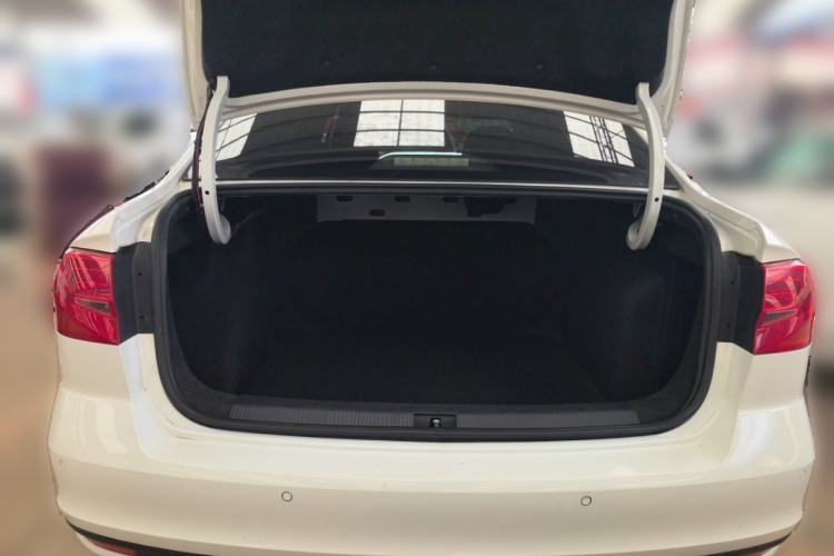 Used Volkswagen Bora 2016 1.6L Automatic Fashion Model Trunk