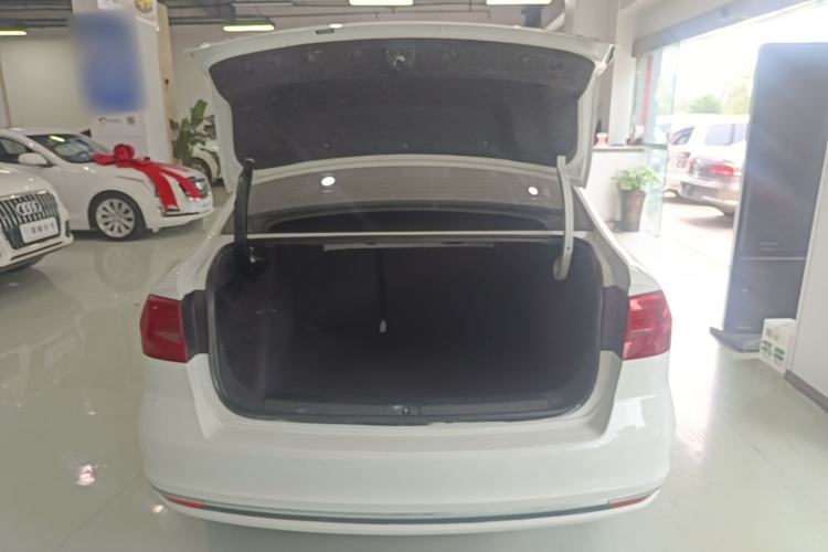 Used Volkswagen Bora 2016 1.6L Automatic Comfort Model Trunk