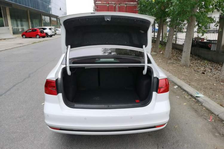 Used Volkswagen Bora 2016 1.6L Manual Comfort Model Trunk