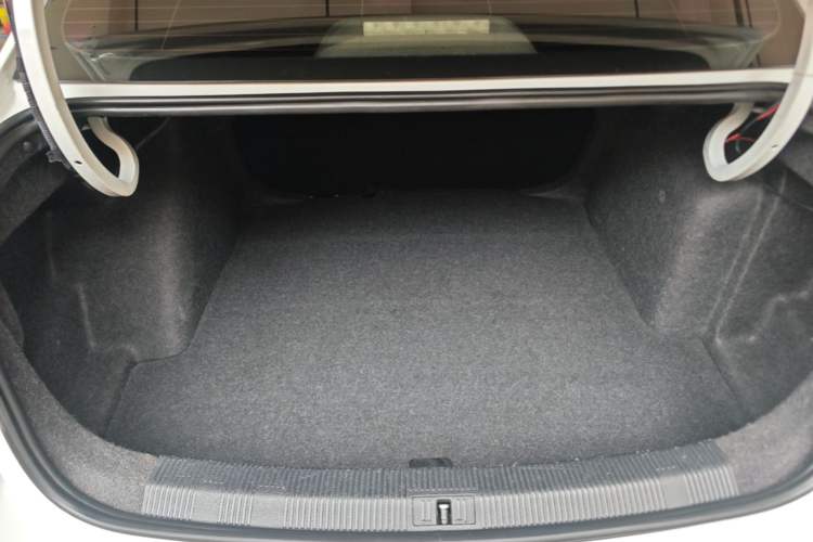 Used Volkswagen Bora 2016 1.6L Automatic Fashion Model Trunk