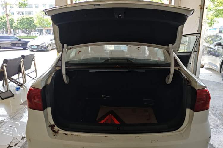 Used Volkswagen Bora 2016 1.6L Automatic Fashion Model Trunk