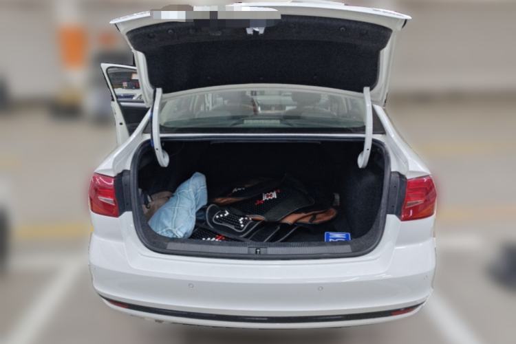Used Volkswagen Bora 2016 1.6L Manual Fashion Edition Trunk